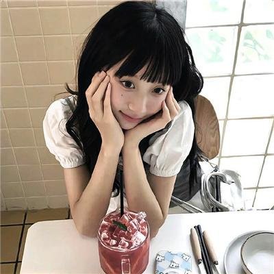 绿杨移作两家春